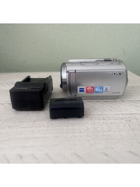 Sony Handycam DCR-SR68 (Silver) Camcorder w/Charger & Battery WORKS Read‼️